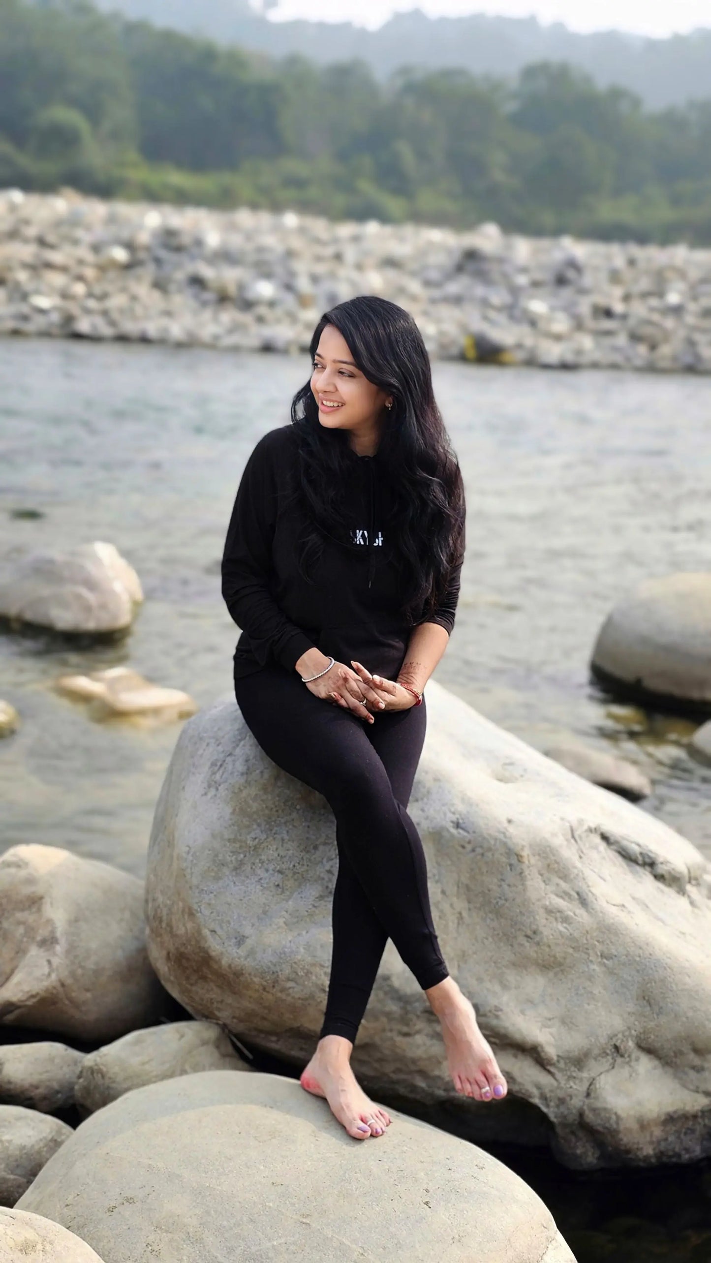 Skysh Black Raglan Full Sleeve Bamboo-Cotton Spandex Hooded Sweatshirt For Men and Women - SkySh